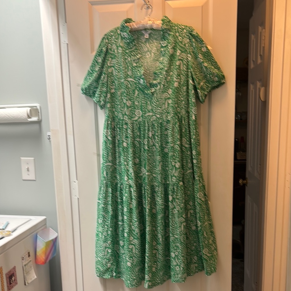 VGUC crown & ivy Green Paisley Midi Dress